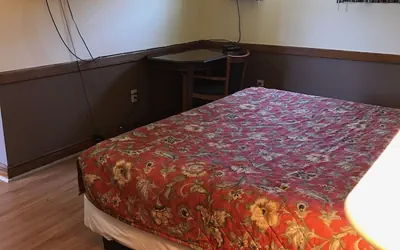 Photo 3 - Royal Inn Motel