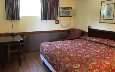 Photo 4 - Royal Inn Motel