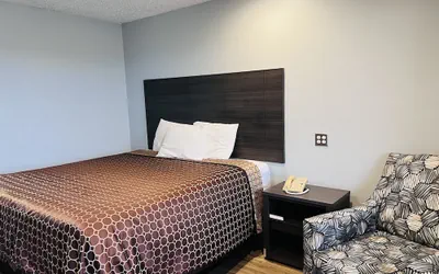 Photo 5 - Coachway Inn