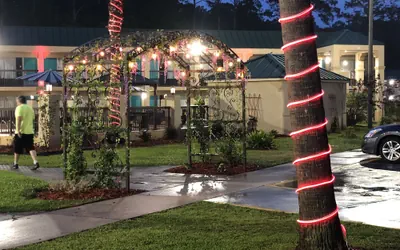 Photo 2 - Econo Lodge Inn & Suites Hardeeville I-95