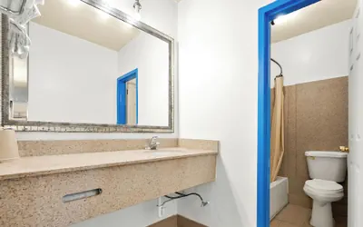 Photo 4 - Capitol Inn And Suites