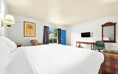 Photo 3 - Capitol Inn And Suites