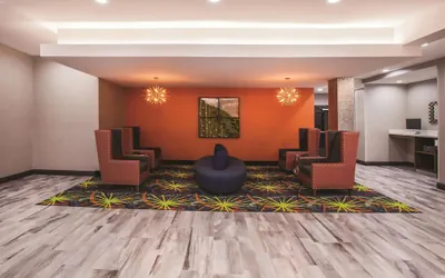 Photo 5 - La Quinta Inn & Suites by Wyndham Baton Rouge - Port Allen