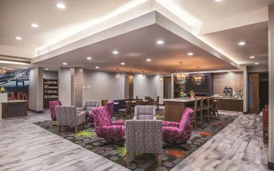 Photo 4 - La Quinta Inn & Suites by Wyndham Baton Rouge - Port Allen
