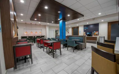 Photo 4 - Holiday Inn Express & Suites Lake Charles South Casino Area by IHG