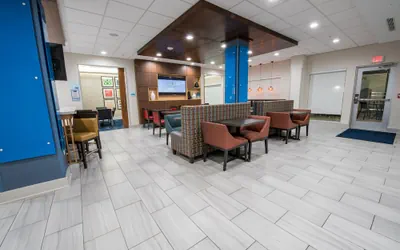 Photo 5 - Holiday Inn Express & Suites Lake Charles South Casino Area by IHG