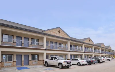 Photo 2 - Crystal Inn & Suites IAH Humble