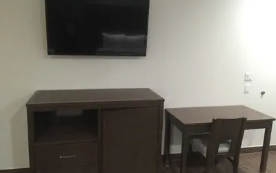 Photo 4 - Crystal Inn & Suites IAH Humble