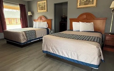 Photo 2 - Budget Inn Magnolia