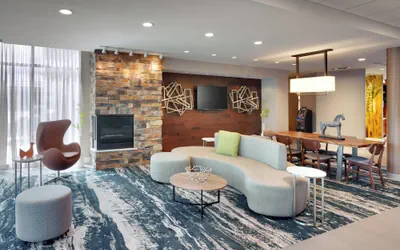 Photo 2 - Fairfield Inn & Suites by Marriott Springfield North