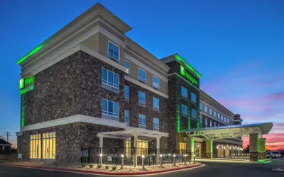 Photo 2 - Holiday Inn Joplin by IHG