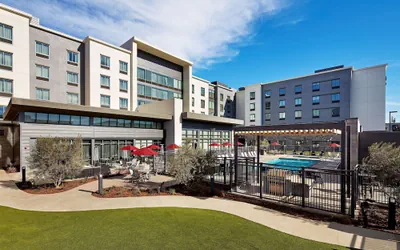 Photo 2 - Hampton Inn Long Beach Airport