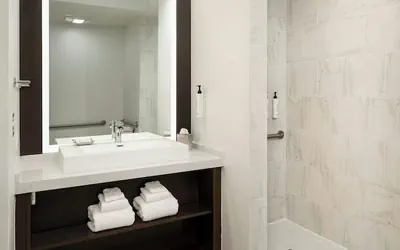 Photo 4 - Maritime Hotel Fort Lauderdale Airport & Cruiseport
