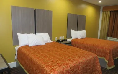 Photo 4 - Scottish Inns and suites