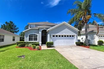 Photo 2 - 684od 5 Bedroom Home by RedAwning