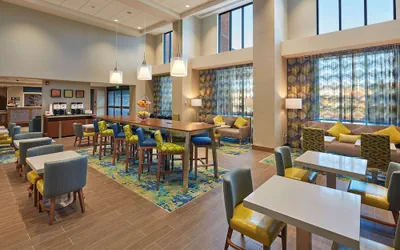Photo 5 - Hampton Inn & Suites Sacramento at Csus