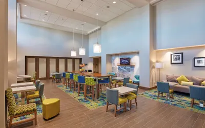 Photo 4 - Hampton Inn & Suites Sacramento at Csus