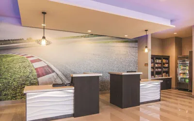 Photo 3 - La Quinta Inn & Suites by Wyndham Atlanta South - McDonough