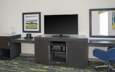 Photo 5 - Hampton Inn & Suites Irvine-Orange County Airport