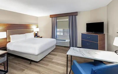 Photo 4 - Candlewood Suites Topeka West by IHG
