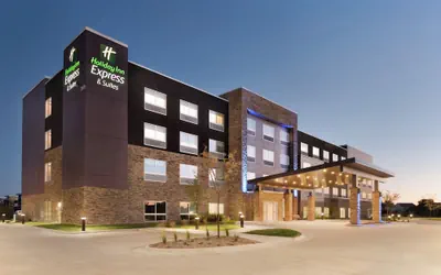 Photo 2 - Holiday Inn Express & Suites West Des Moines - Jordan Creek by IHG