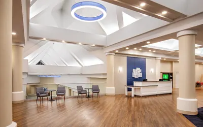 Photo 2 - Holiday Inn Newport News - Hampton by IHG