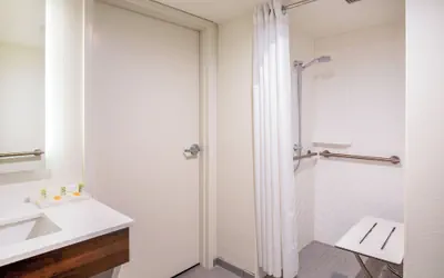 Photo 4 - Holiday Inn Newport News - Hampton by IHG