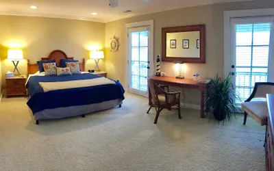Photo 3 - The B & B at Queenslake