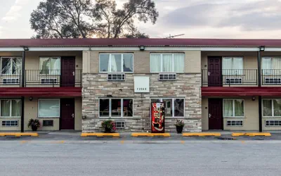 Photo 2 - Red Roof Inn Chicago - Alsip
