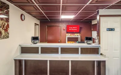 Photo 3 - Red Roof Inn Chicago - Alsip