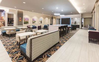 Photo 3 - La Quinta Inn & Suites by Wyndham Terre Haute