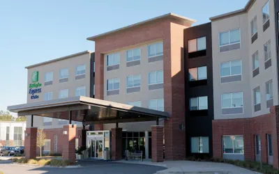 Photo 2 - Holiday Inn Express & Suites Summerville by IHG