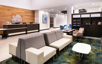 Holiday Inn & Suites Farmington Hills - Detroit NW by IHG