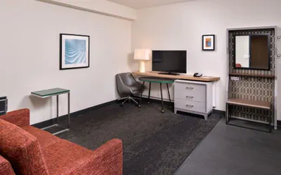 Photo 5 - Holiday Inn & Suites Farmington Hills - Detroit NW by IHG
