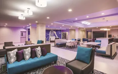 Photo 4 - La Quinta Inn & Suites by Wyndham Dallas Northeast-Arboretum