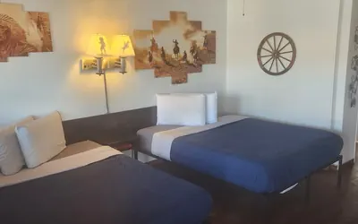 Photo 4 - Brad's Desert Inn