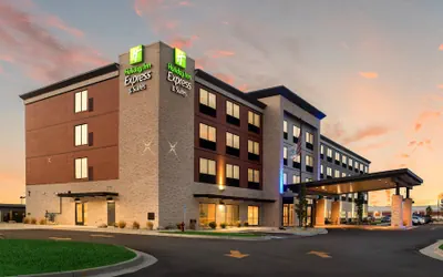 Photo 2 - Holiday Inn Express & Suites Racine by IHG