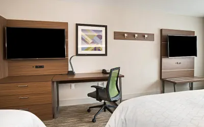 Photo 4 - Holiday Inn Express & Suites Racine by IHG