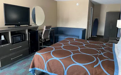 Photo 5 - Super 8 by Wyndham Newport News