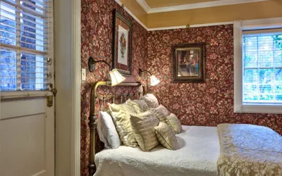 Photo 3 - Cedar Crest Inn