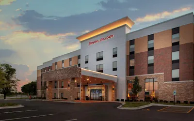 Photo 2 - Hampton Inn & Suites Chicago-Burr Ridge