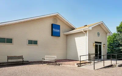 Photo 2 - Travelodge by Wyndham Guernsey