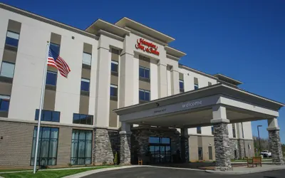 Photo 2 - Hampton Inn & Suites Forest City