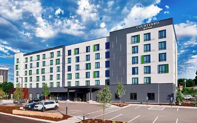 Photo 2 - Courtyard by Marriott Minneapolis West