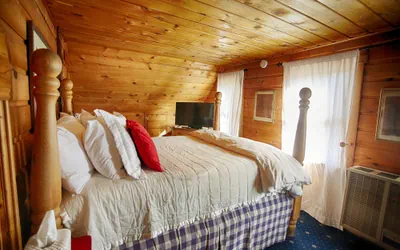 Photo 5 - Gold Mountain Manor Bed and Breakfast