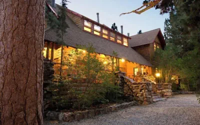 Photo 2 - Gold Mountain Manor Bed and Breakfast