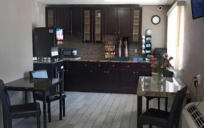 Photo 4 - Econo Lodge Inn & Suites Yuma