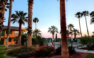 Photo 2 - Econo Lodge Inn & Suites Yuma