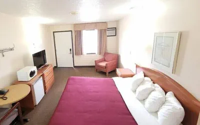 Photo 4 - Western Inn