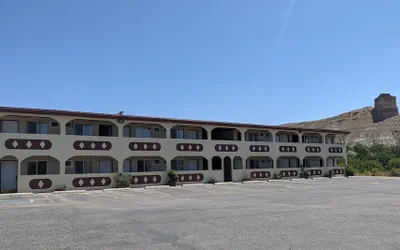 Photo 2 - Western Inn